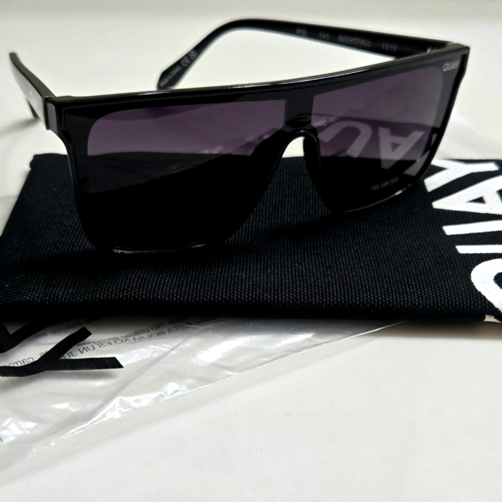 QUAYNightfallBlack Frame / Smoke Polarized Lens